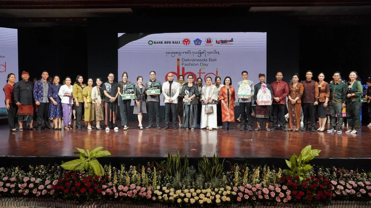 Dekranasda Bali Fashion Day Perkuat Ekosistem Sandang Lokal, Putri Koster Dorong Desainer dan Tenun Bali Makin Berkembang