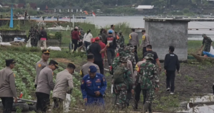 Sinergi Pemerintah, TNI-Polri dan ASN: Bupati Bangli Pimpin Aksi Bersih-Bersih Dermaga Kintamani Demi Menjaga Keindahan dan Kelestarian Kawasan Wisata