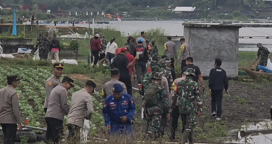 Sinergi Pemerintah, TNI-Polri dan ASN: Bupati Bangli Pimpin Aksi Bersih-Bersih Dermaga Kintamani Demi Menjaga Keindahan dan Kelestarian Kawasan Wisata
