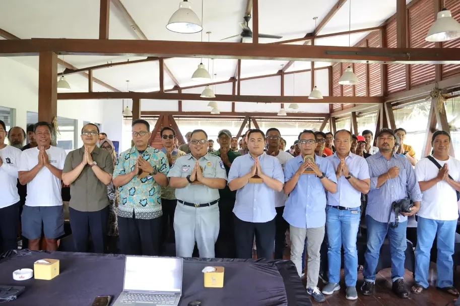 Sinergi Polda Bali dan Masyarakat Sanur Perkuat Keamanan Penyeberangan ke Nusa Penida, Sekaligus Gelar Aksi Bersih Pantai